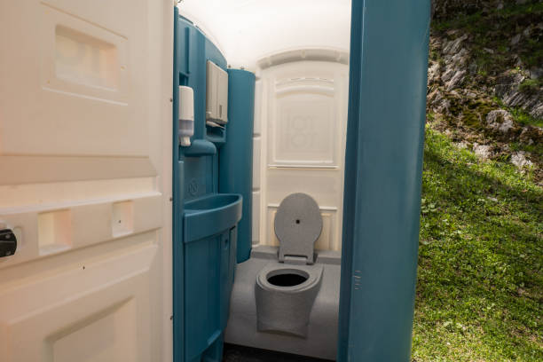 Porta potty delivery and setup in St Charles, IL